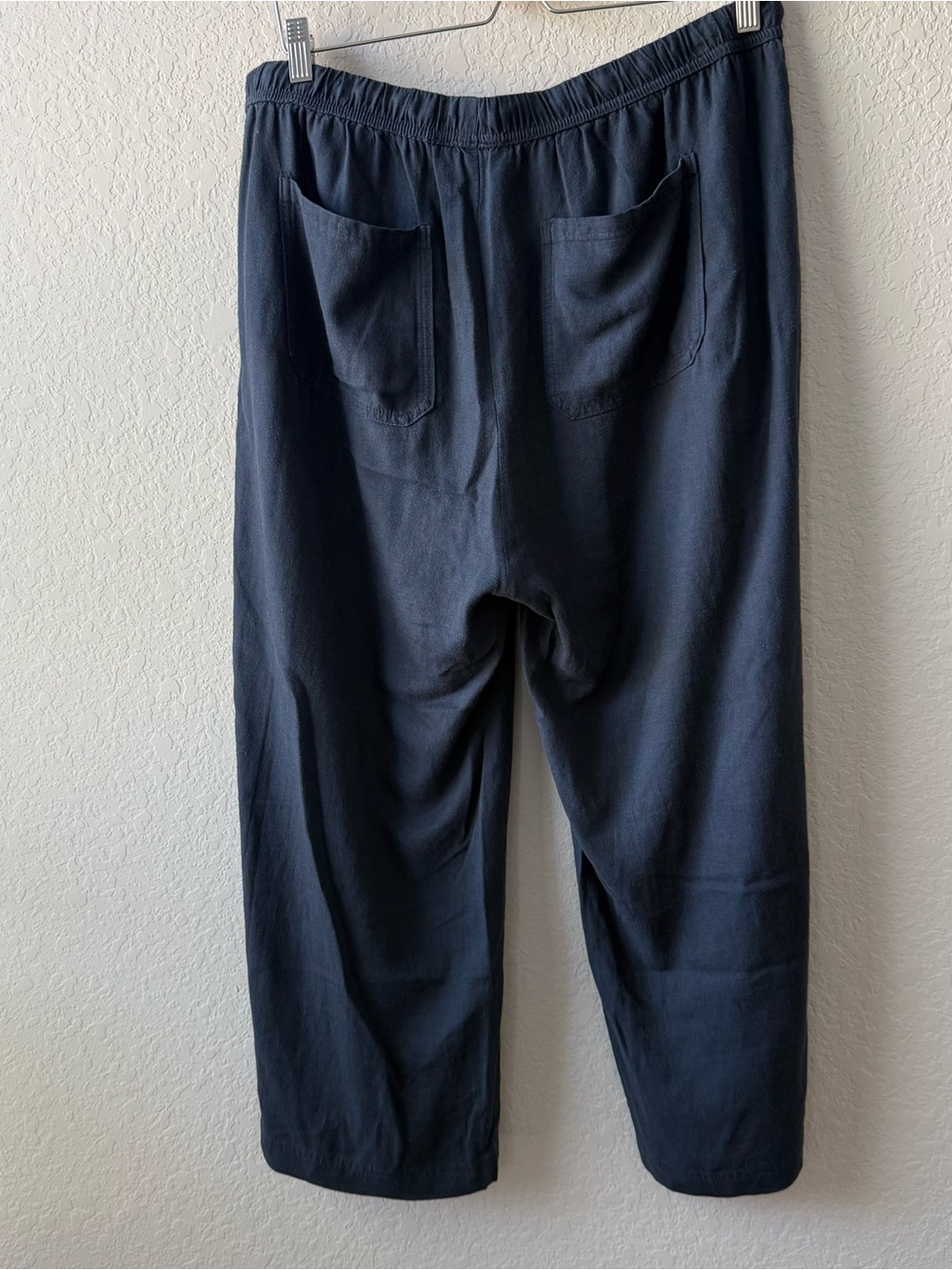 Splendid Navy Elastic Waist Cropped Wide-Leg Pants - Picture 2 of 4